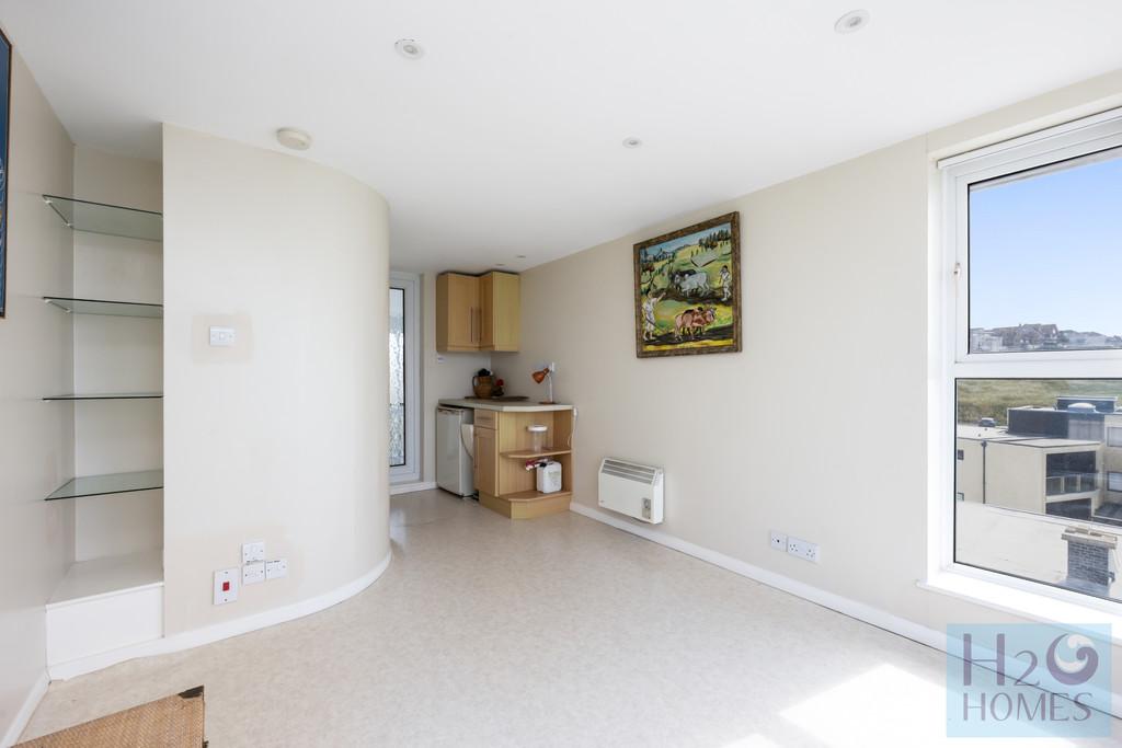 High Street 2-8 Highcliff Court Flat 26 B-005