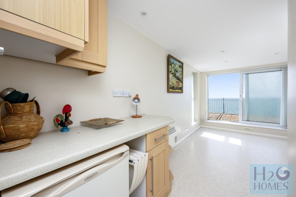 High Street 2-8 Highcliff Court Flat 26 B-006