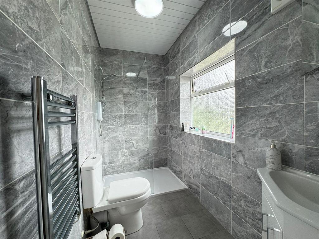 Family Shower Room