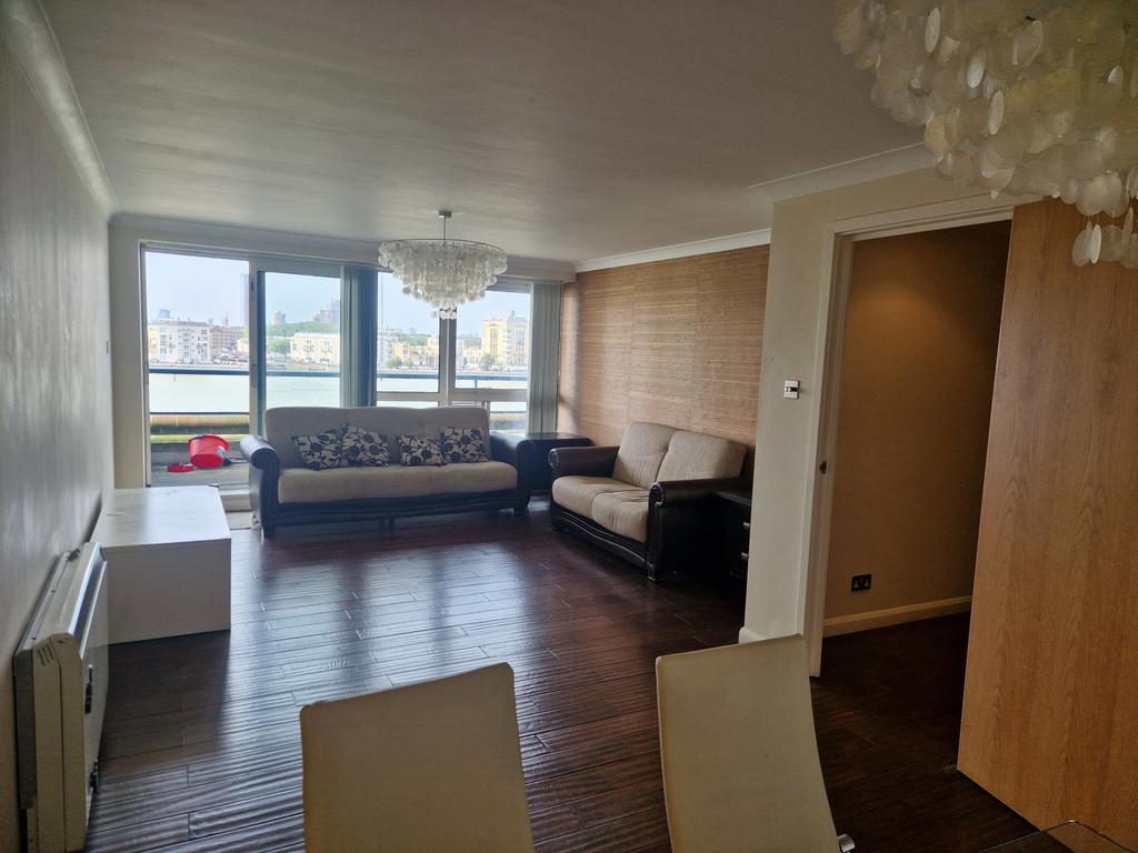 2 Bedroom 2 Bathroom Apartment with Balcony and S