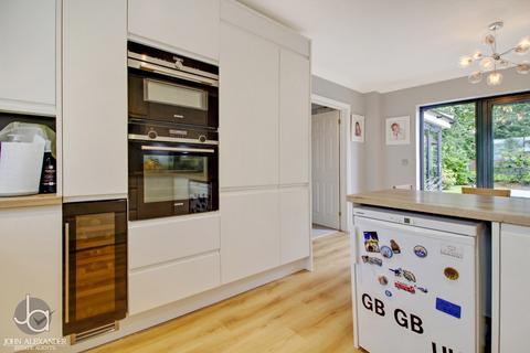 25 Archer Crescent, Tiptree, Colchester, CO5 0GS