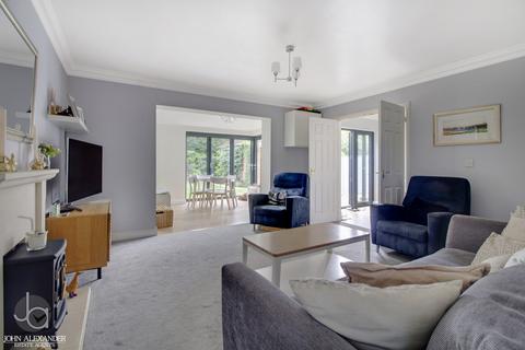 25 Archer Crescent, Tiptree, Colchester, CO5 0GS