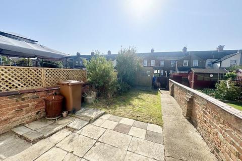 120 Fairmont Road, Grimsby, DN32 8DX