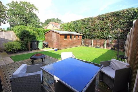 4 bedroom detached house for sale, Walnut Drive, Whitchurch