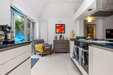 24 Manor Way, Worcester Park, KT4 7PH