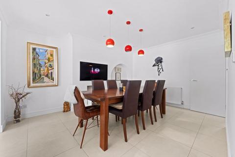 24 Manor Way, Worcester Park, KT4 7PH