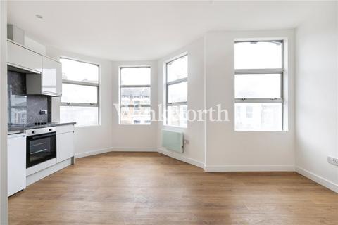 Studio to rent, Duckett Road, London, N4