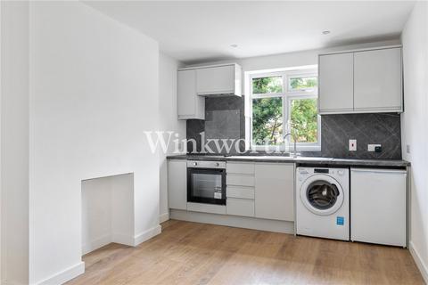 Studio to rent, Duckett Road, London, N4