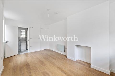 Studio to rent, Duckett Road, London, N4