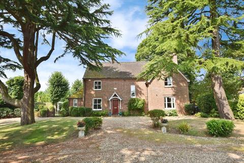 4 bedroom detached house for sale, Grove Court, Salisbury                                                                              *VIDEO TOUR*