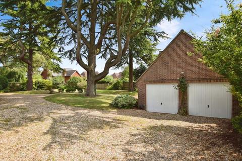 4 bedroom detached house for sale, Grove Court, Salisbury                                                                              *VIDEO TOUR*