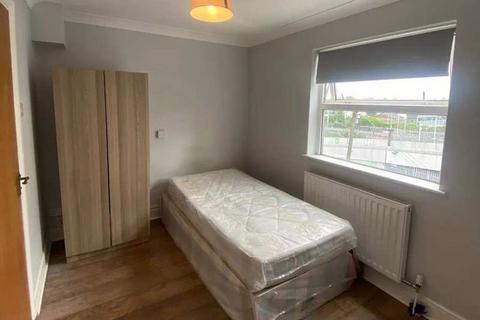 1 bedroom in a flat share to rent, Modern Room for let In Wembley