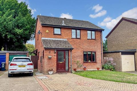 3 bedroom detached house for sale, Maywater Close, South Croydon, CR2 0RS