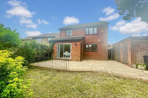 59 Maywater Close, South Croydon, CR2 0RS