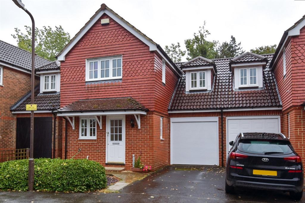 Greenhill, Staplehurst, Kent 3 bed semidetached house for sale £375,000