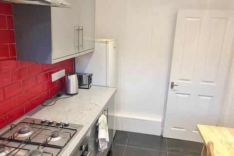 1 bedroom in a flat share to rent, Lea Bridge Road, London E10