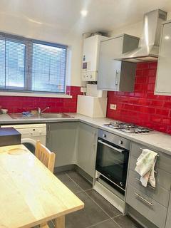 1 bedroom in a flat share to rent, Lea Bridge Road, London E10