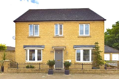 10 Baldwin Mews, Carterton, OX18 1AW