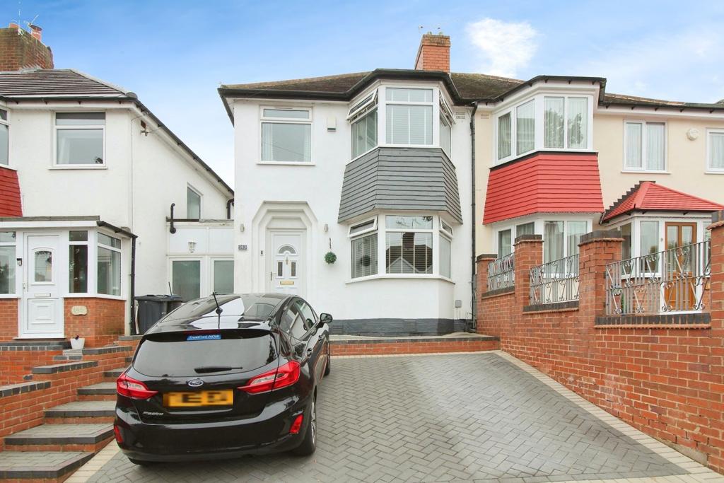 Charlbury Crescent, West Midlands B26 3 bed semidetached house for sale £250,000