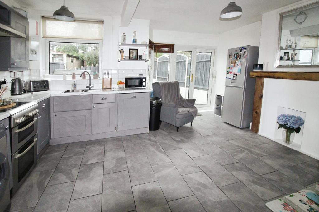 Charlbury Crescent, West Midlands B26 3 bed semidetached house for