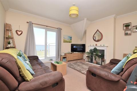 2 bedroom flat to rent, Eastern Esplanade, Margate