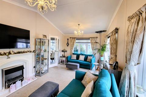 2 bedroom park home for sale, LUXURY PARK HOME, Appleacre Park, London Road, Fowlmere