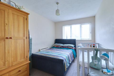 2 bedroom flat for sale, Brimfield Road, Purfleet-On-Thames RM19