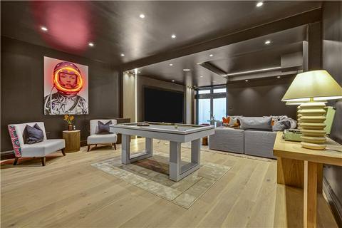 27 Westmoreland Road, London, SW13 9RZ