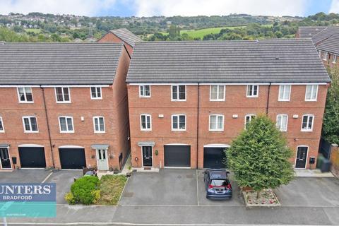 4 bedroom townhouse for sale, Carrick Drive bradford, West Yorkshire, BD3 7FD