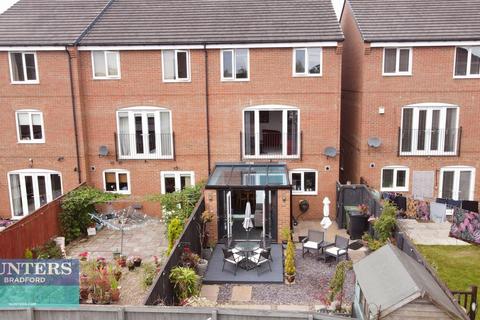 4 bedroom townhouse for sale, Carrick Drive bradford, West Yorkshire, BD3 7FD