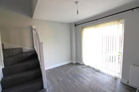 3 bedroom semi-detached house to rent, Piper Close, Hucknall, Nottingham