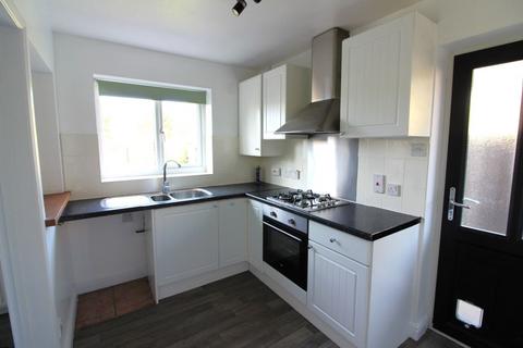 3 bedroom semi-detached house to rent, Piper Close, Hucknall, Nottingham