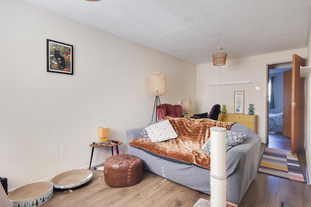 Raleigh Close, Churchdown... 1 bed ground floor to rent £