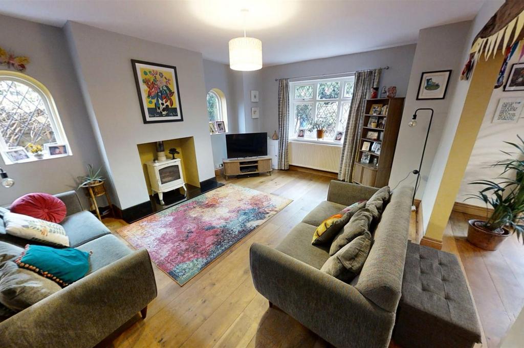 Irlam Road, Flixton, Manchester, M41 3 bed detached house for sale £