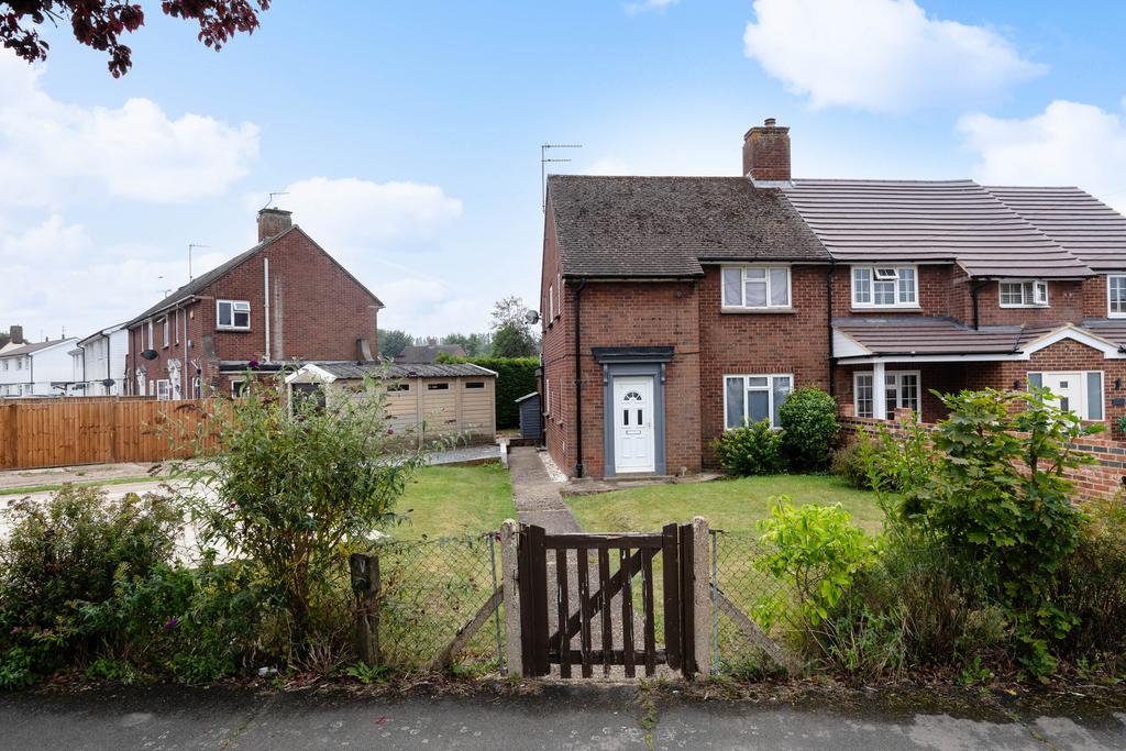Aylesbury HP21 2 bed semidetached house for sale £290,000