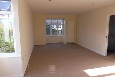 2 bedroom bungalow to rent, Monkton Heathfield, Taunton