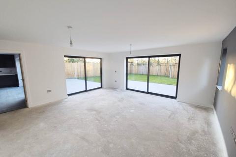 5 bedroom detached house for sale, Silver End Road, Bedford MK45