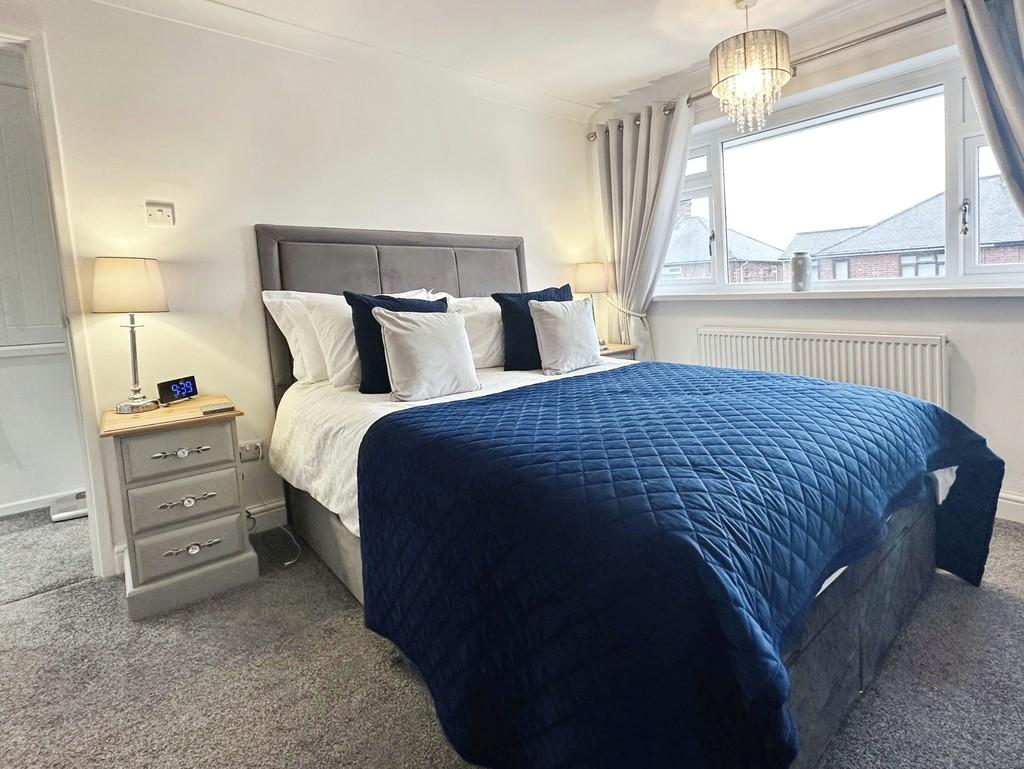 E18854a0-Bedroom 201 2015 20 Austen 20 Avenue