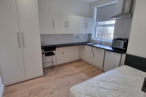 House share to rent, Ashmore Road, Queens Park W9