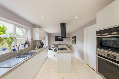 49 Appletrees Crescent, Bromsgrove, B61 0UD