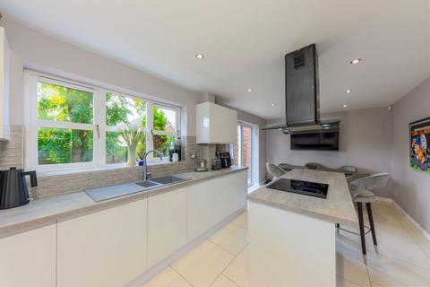 49 Appletrees Crescent, Bromsgrove, B61 0UD