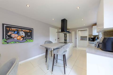 49 Appletrees Crescent, Bromsgrove, B61 0UD