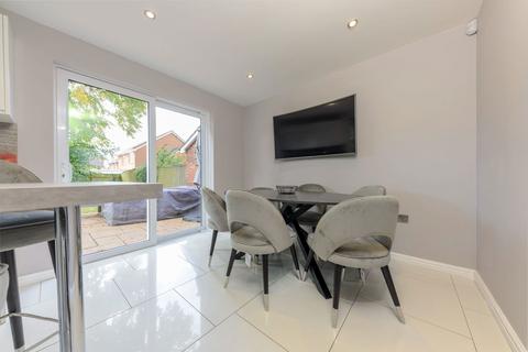 49 Appletrees Crescent, Bromsgrove, B61 0UD