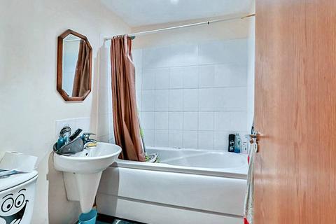 3 bedroom flat for sale, Burnaby Road, Bournemouth BH4