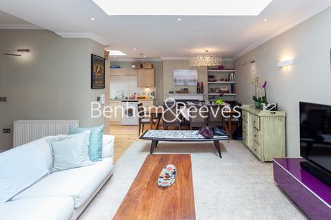 2 bedroom apartment to rent, Kensington Court Gardens, Kensington W8