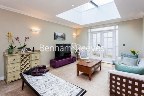 2 bedroom apartment to rent, Kensington Court Gardens, Kensington W8