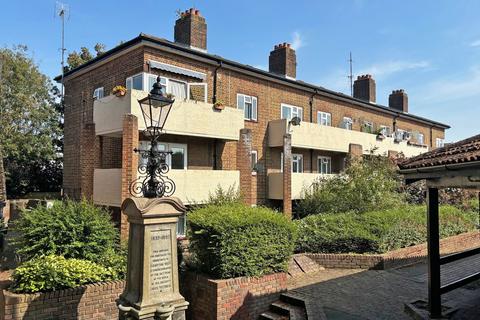 2 bedroom flat for sale, Jubilee Close, Kingston Upon Thames, KT1