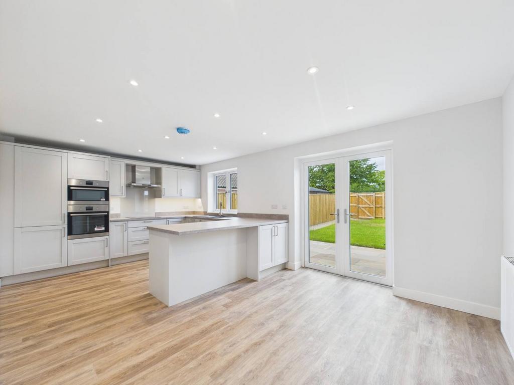 Kitchen/Dining Area