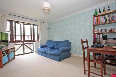 1 bedroom flat for sale, Balfour Court, Station Road, Harpenden, AL5