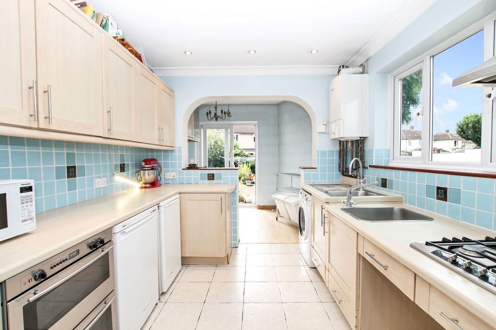 Elms Farm Road, Hornchurch RM12 3 bed semidetached house for sale £